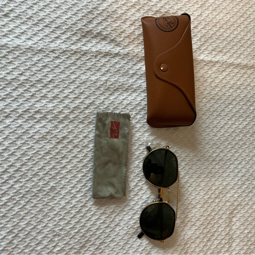 Ray-Ban Brown Sunglasses with Case. Never been used. Beautiful sunglasses